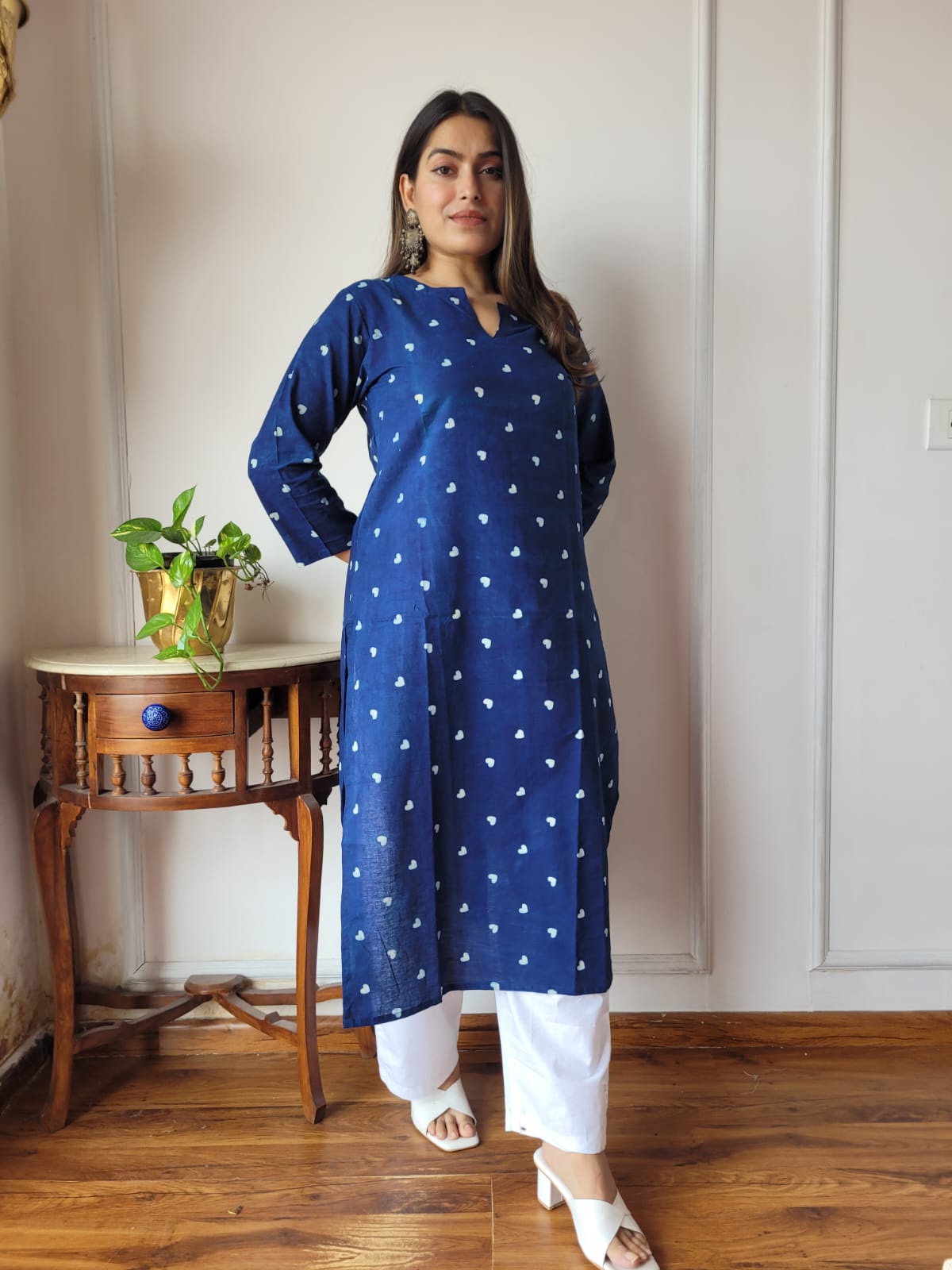 Aavriti Indigo Blue Minimalist Heart Buti V-Notch Round Neck Kurta Pant Set