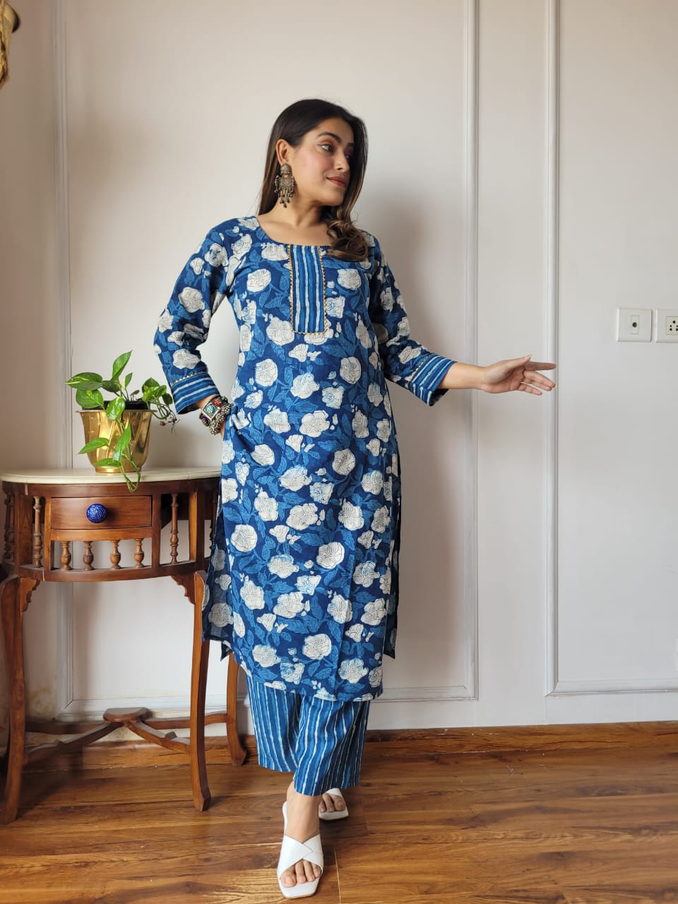 Deep Indigo Geometric Buti Kurta Pant Set